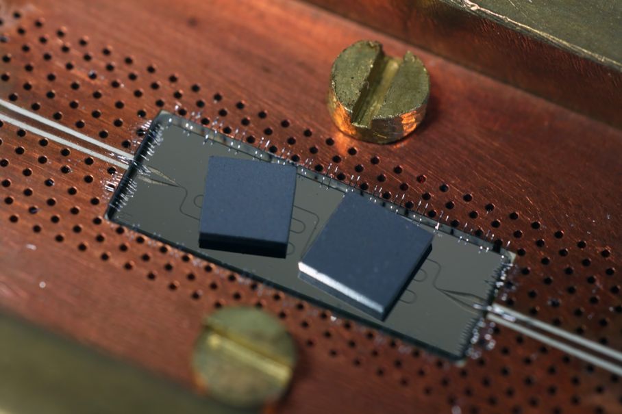 Quantenphysikalisch gekoppelte Diamanten Quantenphysikalisch gekoppelte Diamanten