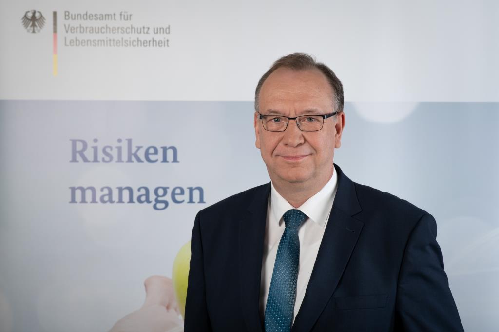 Dr. Helmut Tschiersky