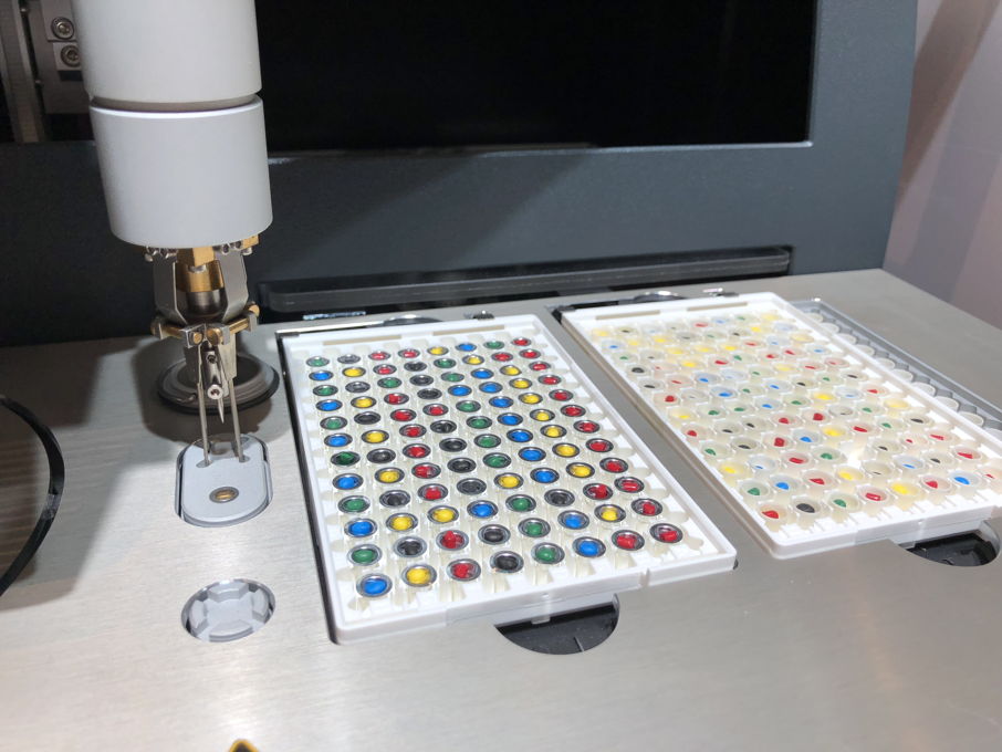 Thermogravimetrischer Analysator mit automatischem Probenwechsler